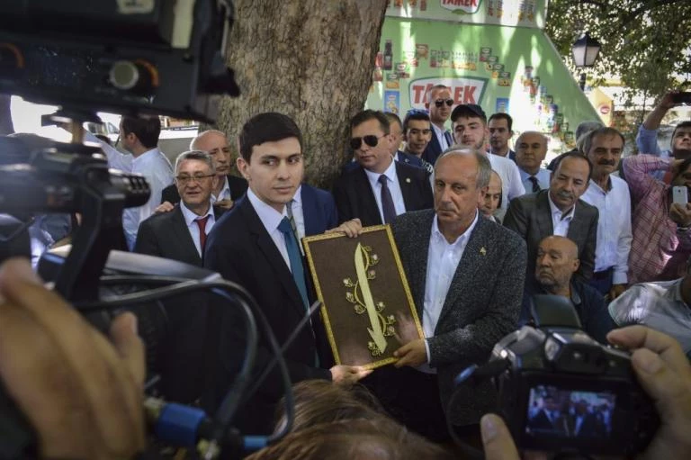 Κομοτηνή: Μηνύματα στον Ιντζέ – Οι λεπτομέρειες της επίσκεψης που εντόπισαν τα τουρκικά ΜΜΕ (Εικόνες-Βίντεο)